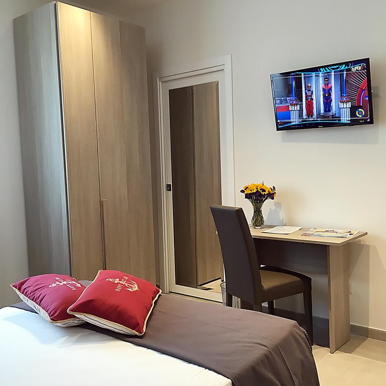 Quattro Stelle Al Porto Guest House Civitavecchia Buitenkant foto