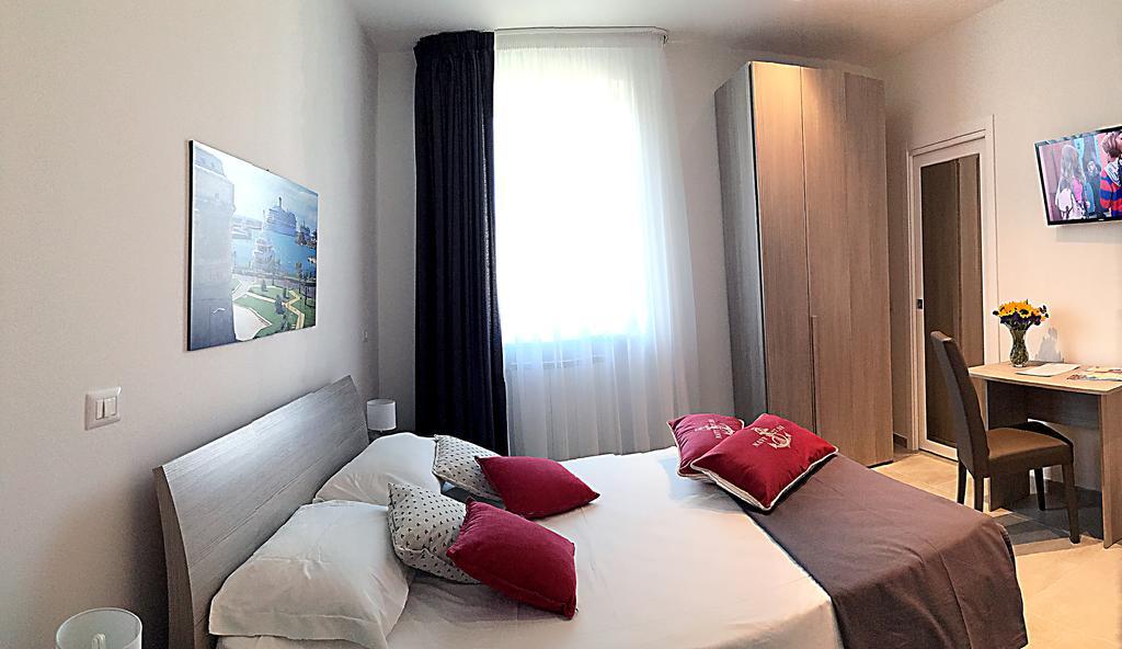 Quattro Stelle Al Porto Guest House Civitavecchia Buitenkant foto