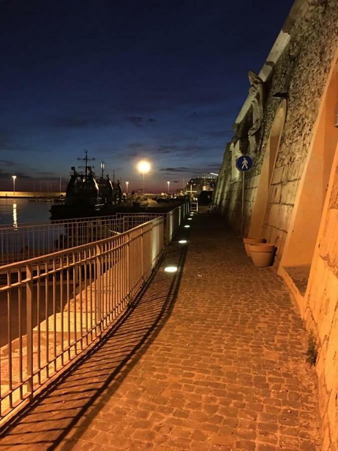 Quattro Stelle Al Porto Guest House Civitavecchia Buitenkant foto