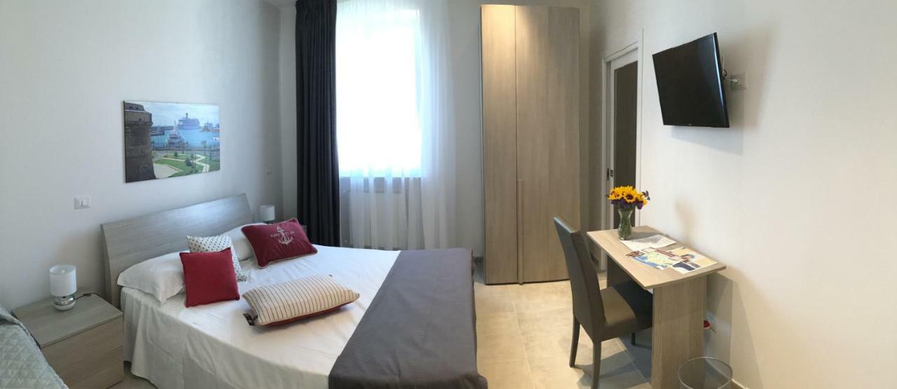 Quattro Stelle Al Porto Guest House Civitavecchia Buitenkant foto